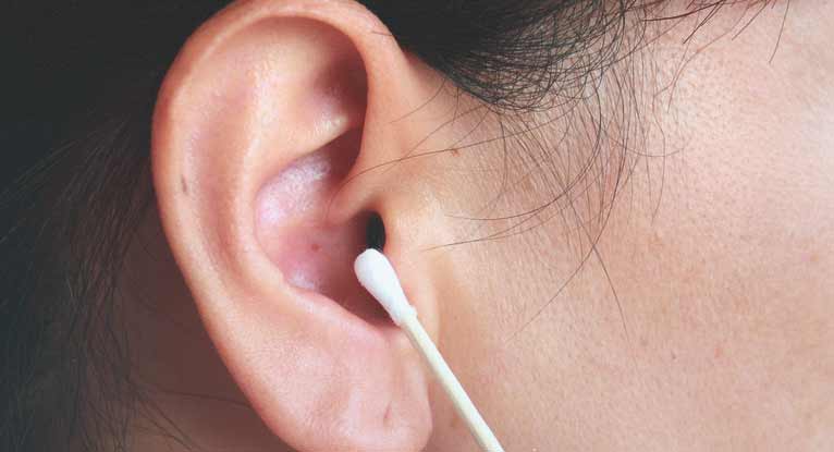 جوش سرسیاه داخل گوش به چه علت ایجاد میشود، روشهای رفع آن چیست؟ جوش سرسیاه داخل گوش