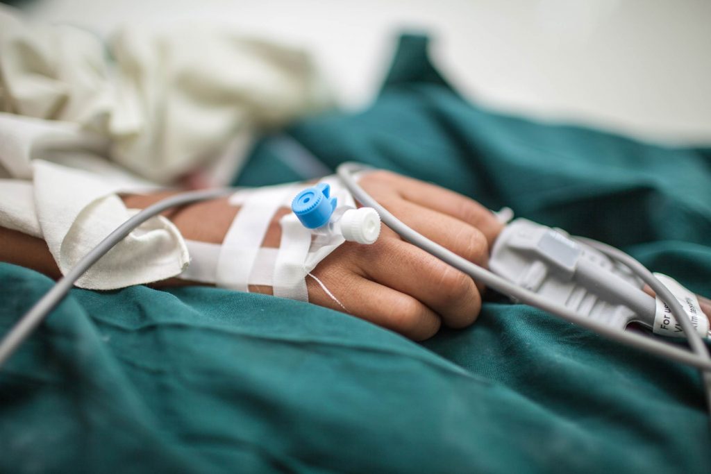 قرمزی چشم چه عللی دارد، چگونه میتوان آن را درمان و پیشگیری کرد قرمزی چشم